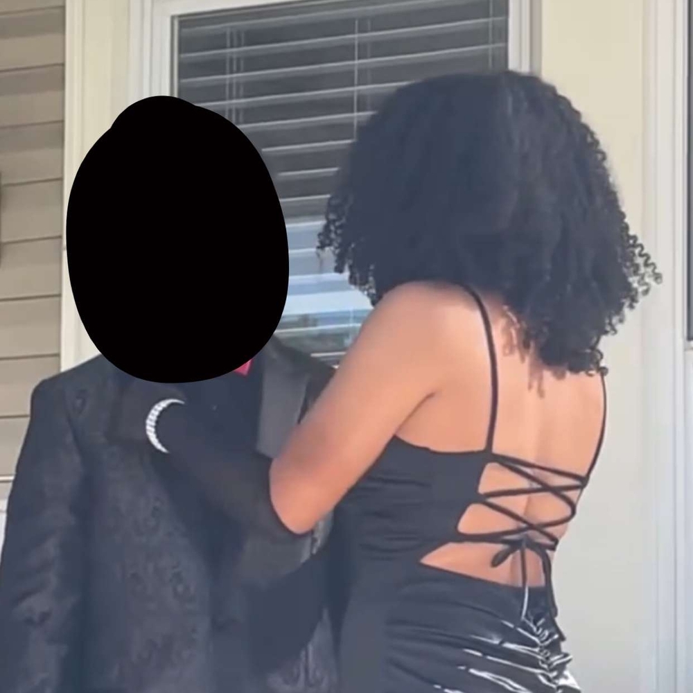 Elegant Black Evening Gown Or Prom Dress - Picture 3 of 4